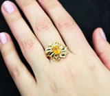 Золотое кольцо с ярким желтым 1,43 карата и бесцветными сапфирами Золото