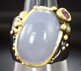 Серебряное кольцо с халцедоном 17+ карат, аметистом и голубым топазом Серебро 925