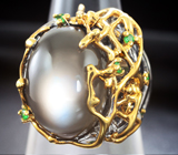 Серебряное кольцо с лунным камнем с эффектом кошачьего глаза 12,9 карата и цаворитами