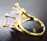 Золотое кольцо с чистейшим лавандовым аметистом авторской огранки 13,49 карата и лейкосапфирами Золото