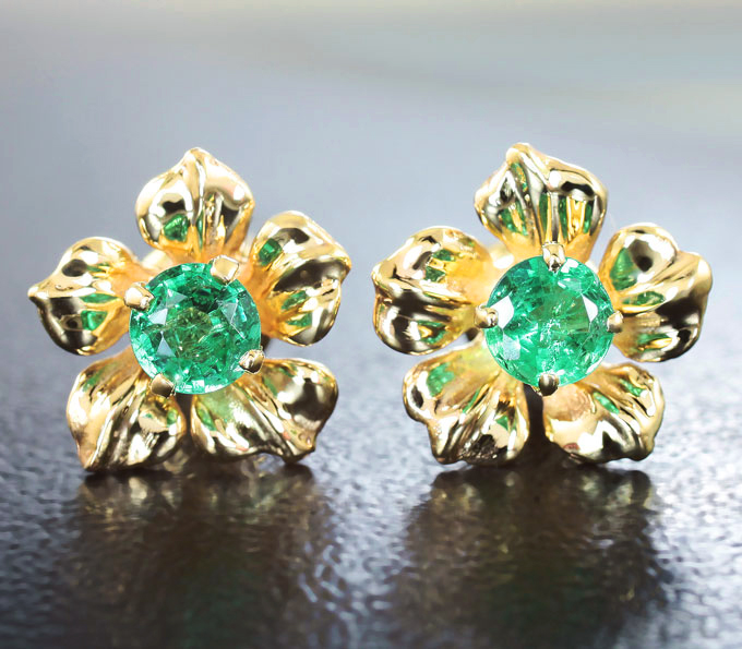 Золотые пусеты с уральскими изумрудами 0,35 карата