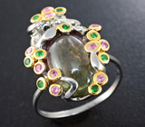 Серебряное кольцо с кабошоном полихромного турмалина 3,8 карата, розовыми сапфирами и цаворитами