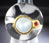 Серебряное кольцо с жемчужиной и мозамбикским гранатом Серебро 925