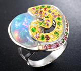 Серебряное кольцо с кристаллическим эфиопским опалом 7,94 карата, цаворитами и разноцветными сапфирами Серебро 925