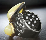 Серебряное кольцо с пастельно-желтыми опалами