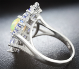 Эффектное серебряное кольцо с кристаллическим эфиопским опалом и танзанитами Серебро 925