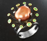 Серебряное кольцо с цветной жемчужиной 7,45 карата и цаворитами Серебро 925
