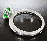 Кольцо c ярким цаворитом гранатом, цирконами и зеленым кубиком циркония Серебро 925