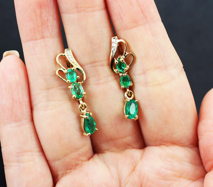 Золотые серьги с яркими уральскими изумрудами 1,5 карата и бриллиантами ...