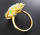 Кольцо с кристаллическим эфиопским опалом, цаворитами, танзанитами, желтыми сапфирами, рубинами и бриллиантами Золото