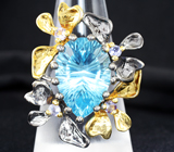 Серебряное кольцо с голубым топазом лазерной огранки 12,58 карата и танзанитами