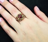 Серебряное кольцо с рубином 2,26 карата и цаворитами