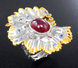 Серебряное кольцо с рубином 3,26 карата и васильковыми сапфирами