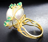 Золотое кольцо с морской жемчужиной барокко 28,7 карата и уральскими изумрудами! Исключительный люстр Золото