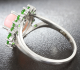 Праздничное серебряное кольцо с перуанским розовым опалом и диопсидами Серебро 925