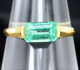 Золотое кольцо с уральским изумрудом высокой чистоты 0,98 карата Золото