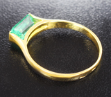 Золотое кольцо с уральским изумрудом высокой чистоты 0,98 карата Золото
