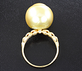 Кольцо с желтой морской жемчужиной и лейкосапфирами Золото