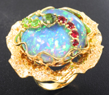 Золотое кольцо с уникальным эфиопским опалом 36,33 карата, уральскими демантоидами, красными шпинелями и бриллиантами Золото