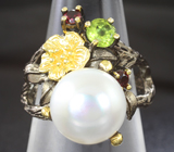 Серебряное кольцо с жемчужиной, перидотом и родолитами