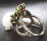 Серебряное кольцо с жемчужиной, перидотом и родолитами Серебро 925