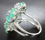 Шикарное серебряное кольцо с яркими изумрудами и танзанитами
