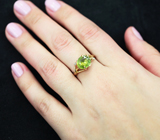 Золотое кольцо с пронзительно-зеленым сфеном и бриллиантами Золото