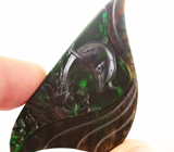 Камея-подвеска «Дельфин» из ювелирного стекла на яшме