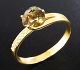 Золотое кольцо с андалузитом 1,31 карата и бесцветными топазами Золото