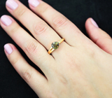 Золотое кольцо с андалузитом 1,31 карата и бесцветными топазами Золото