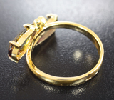 Золотое кольцо с контрастными андалузитами 2,52 карата и лейкосапфирами Золото