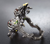 Серебряное кольцо с кристаллическими черным опалами и диопсидами Серебро 925