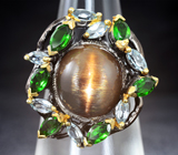 Серебряное кольцо с солнечным камнем с эффектом кошачьего глаза, диопсидами и голубыми топазами Серебро 925