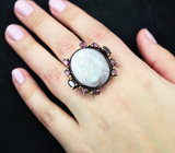 Серебряное кольцо с радужным лунным камнем 27+ карат и гранатами Серебро 925