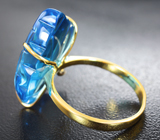 Золотое кольцо с чистейшим резным пронзительно-голубым топазом 23,59 карата Золото