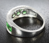 Замечательное серебряное кольцо с яркими цаворитами Серебро 925