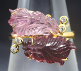Золотое кольцо с резным рубеллитом и розовым турмалином 5,4 карата и бесцветными цирконами Золото