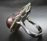 Серебряное кольцо с цветной жемчужиной барокко и цаворитами Серебро 925