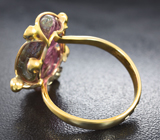 Золотое кольцо с резным насыщенным арбузным турмалином 8,75 карата, зелеными и розовыми сапфирами Золото