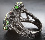 Серебряное кольцо с кристаллическими черными опалами, перидотами, диопсидами и гранатами