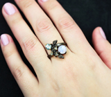 Серебряное кольцо c лунным камнем и голубыми топазами