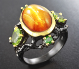 Серебряное кольцо с солнечным камнем с эффектом кошачьего глаза, перидотами и диопсидами Серебро 925