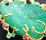 Золотой кулон с уникальным резным уральским изумрудом 82,69 карата, ограненными изумрудами, сапфирами и бриллиантами Золото