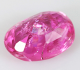 Пурпурно-розовый «неоновый» сапфир 0,97 карата