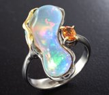 Серебряное кольцо с кристаллическим эфиопским опалом 4,4 карата и сапфиром