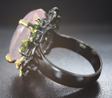 Серебряное кольцо с розовым кварцем, диопсидами и перидотами