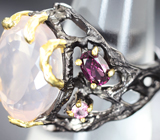 Серебряное кольцо с розовым кварцем, родолитами и розовыми турмалинами Серебро 925