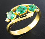 Золотое кольцо с уральскими изумрудами 0,74 карата и бриллиантами Золото