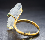 Золотое кольцо с резным лунным камнем 8,25 карата и уральскими изумрудами Золото