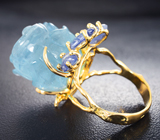 Золотое кольцо с крупным резным аквамарином 32,98 карата, сапфирами и цаворитами Золото